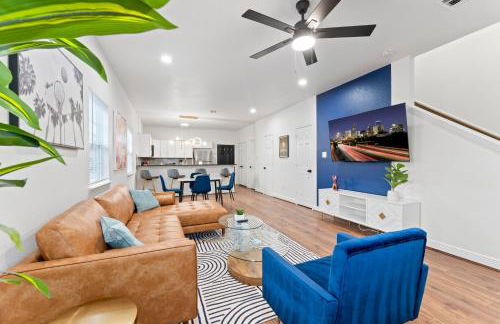 NRG MedCenter Luxe 4BD Home w FencedYard WasherDryer Pet Friendly - Foto 2