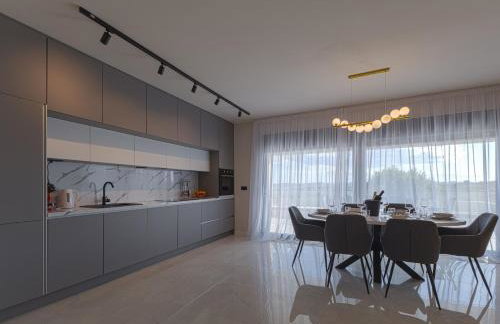 Panoramica apartment w balcony and swimming pool - Foto 8