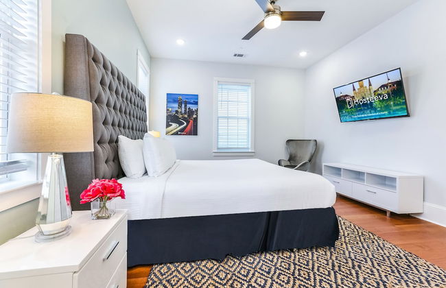 Spacious 5BR Urban Retreat with Balcony & Pool - Foto 77