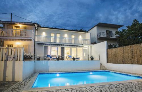 Holiday home Leko with outdoor pool and hot tub , can fit 22 people - Foto 18