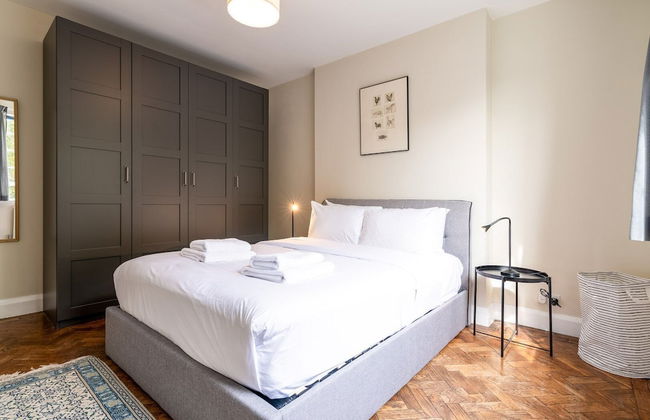 Stylish Kings Cross Flat - Photo 4