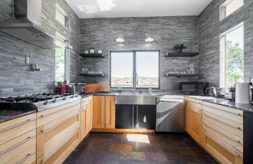 Serene Millerton Lake Villa w/ Panoramic Lake View - Foto 26