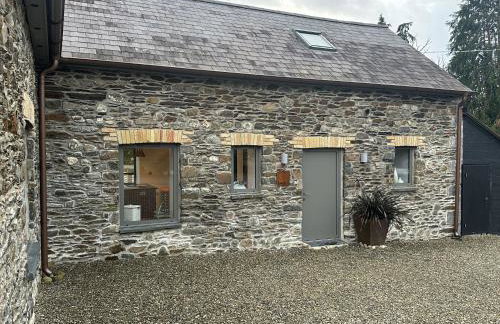 Beudy at Pentrecelyn - a gorgeous barn conversion with hot tub - Foto 16