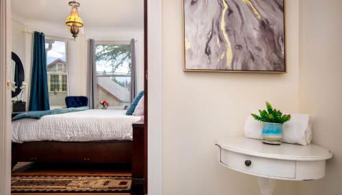 The Golden Parlor- Historic Victorian, Hot Tub - Foto 2