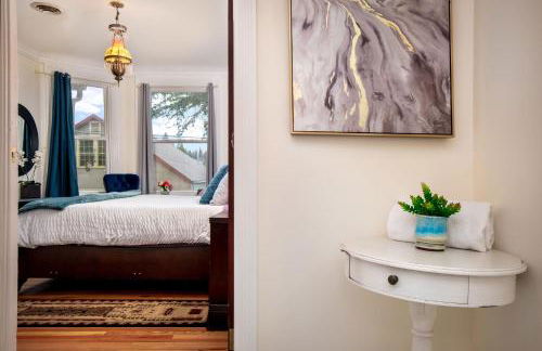 The Golden Parlor- Historic Victorian, Hot Tub - Foto 2