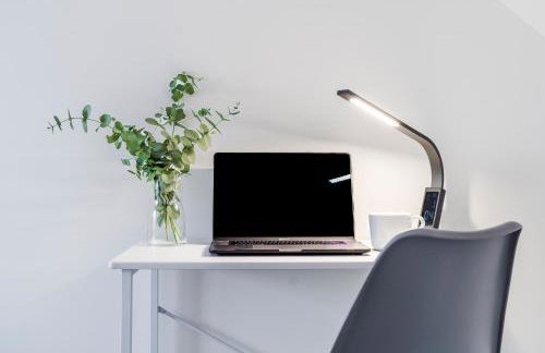 Cozy 3 Bedroom Terrace Cottage in Epsom - Photo 12