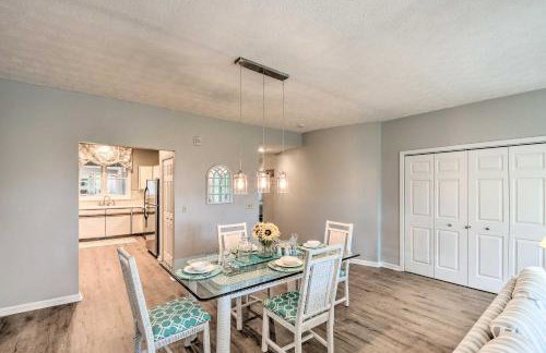 Views, Pools and Marina Lake Keowee Condo! - Foto 5