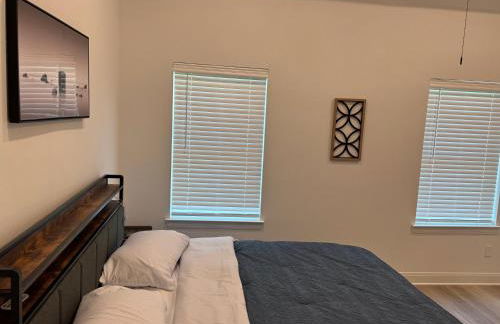 Modern 2 Bedroom All-En-Suite Near Downtown with EV Socket - Photo 15