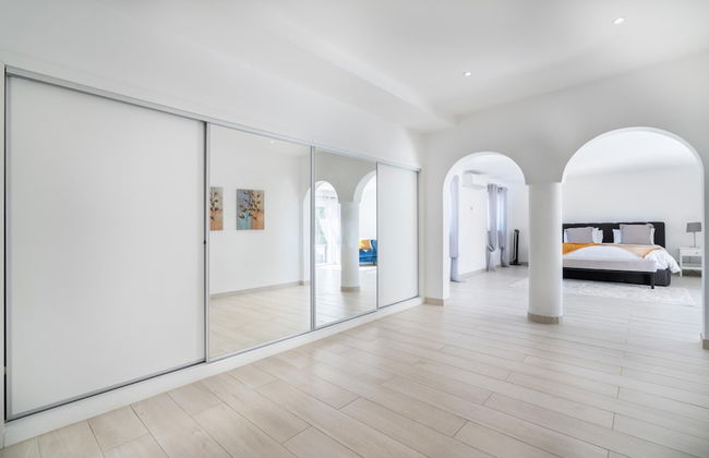 Luxury Almancil Villa With Heated Pool by Ideal Homes - Foto 38