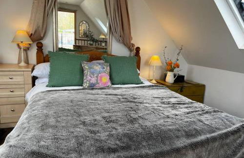 Quirky 1 bedroom barn on the river in Arundel - Foto 9