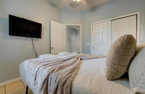 Comfy Townhome Minutes from Disney - Photo 16