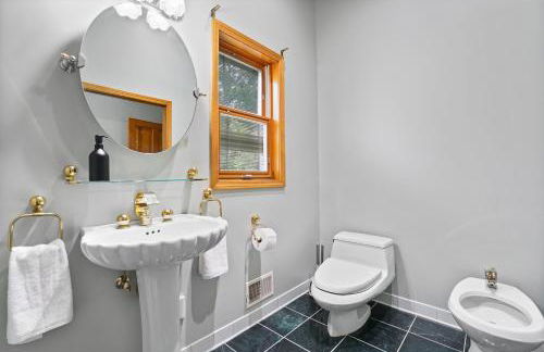 6BR Houghton Lake House with Indoor Pool, Hot Tub and Golf Simulator - Photo 26