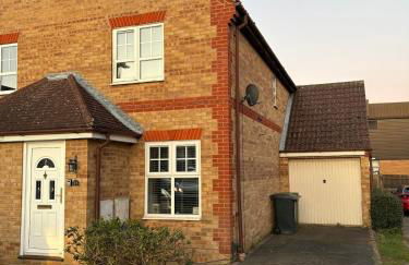 Northampton 2 King Bed SKY TV Driveway Earls Barton - Photo 13