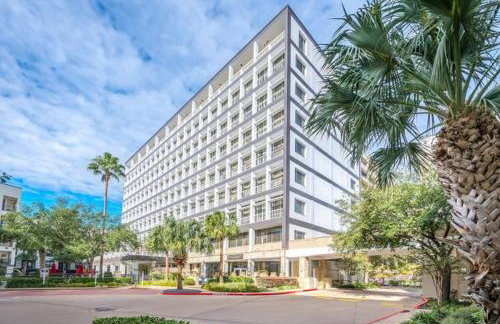 Luxury 1BR Resort Stay with WiFi, Pool, and Desk near Med Center and NRG - Foto 18