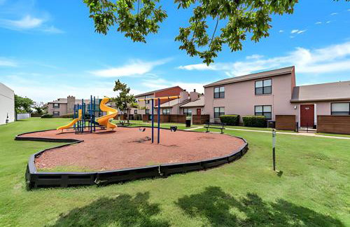 Central 1BR Retreat by Hospital and tollway - Photo 12