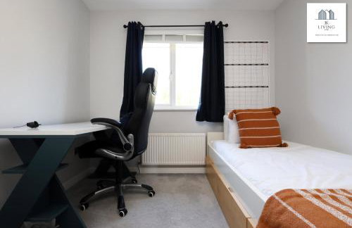 Spacious 3 Bed Home In The Heart Of Bridgend - By EKLIVING LUXE Short Lets & Serviced Accommodation - Foto 32