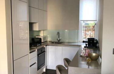 Stylish 3-bedroom flat in Kensington - Foto 8