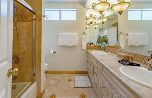 Cozy Home with Pool and Jacuzzi Minutes from Universal Studios - Foto 36