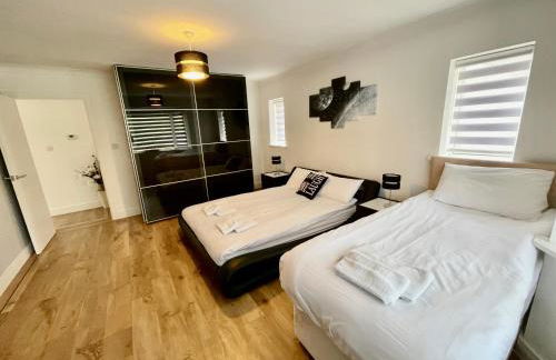 Four Corners Holiday Home with Hot Tub & Sauna - Photo 75