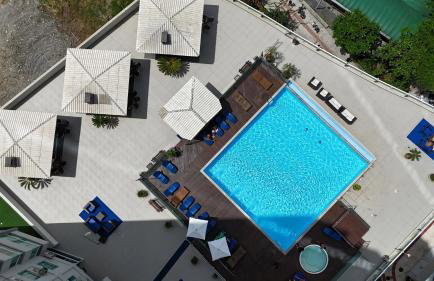 FLAT DUBAI - FRENTE RODA GIGANTE - PISCINA FRENTE MAR - Excepcional - Foto 13