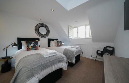 Castle Townhouse Kenilworth - Private Parking - 24 Hr Gym Access - Town Centre - Foto 8
