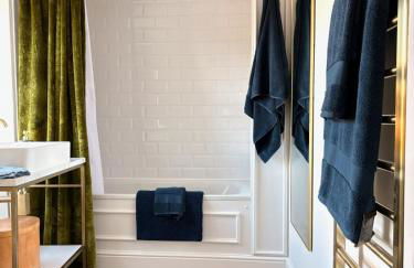 Boutique High Street Apartment In Crickhowell - Photo 39