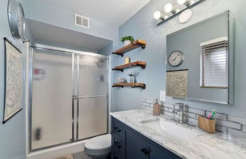 Vacation House! 6BR, FREE Heated Pool, Arcade & Hot Tub - Photo 7