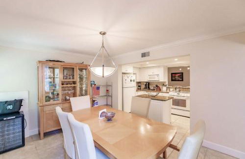 1205 PD Experience Coastal Charm in this Townhome - Foto 12