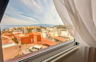 Comfortable 2-Bedroom Duplex in Playa Paraiso with Ocean View, Balcony, and Shared Pool - Photo 4