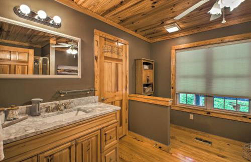 Kayaks and Boat Dock Lakeside Hot Springs Retreat - Foto 14