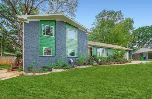 Elegant & Spacious Family Gem with Games, Office, Yard - Foto 8