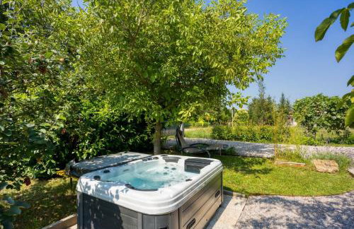 Lovely Cottage with Jacuzzi - Foto 8