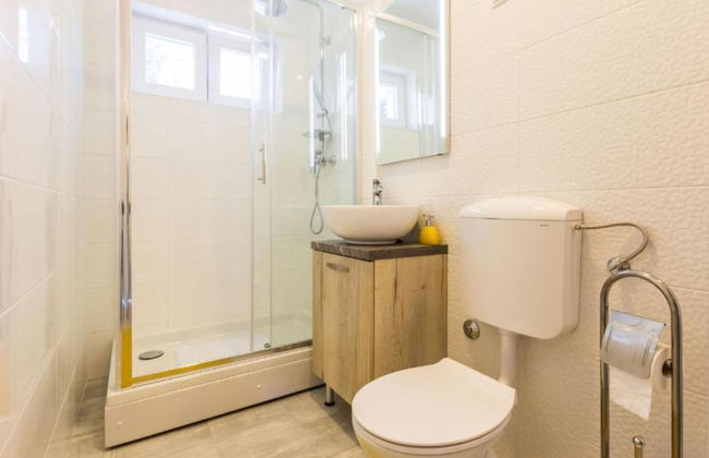 Spacious Two sis Apartments in Zadar With Terrace - Photo 20