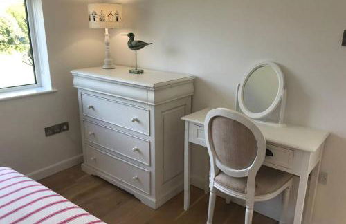 Barton on Sea self contained, stunning sea views - Photo 14