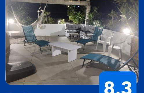 Atico of 3 rooms, total 130m² just for you with a 60 m² terrace, swimming pool, mountain and marina view. - Photo 1