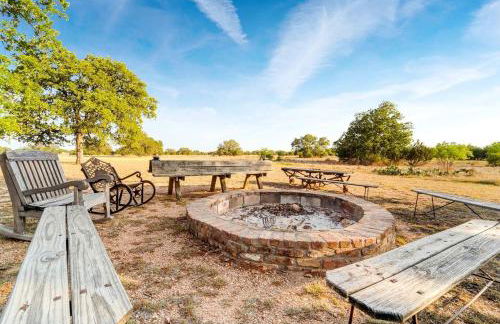 Luxury Airstream Campsite Nestled Beneath Oak Trees Outside of Austin, Texas - Foto 9