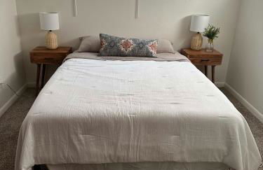 Mid-Century Modern 4BR WIF SmrtTV Coffee Patio - Photo 16