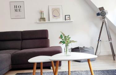 Flair Apartments 'FACHWERK & FLAIR' - Altstadt-Apartment 78 qm für Urlaub oder Geschäftsreise, Innenstadtlage, ruhig, modern, 900 m Bahnhof, 24 Std Check-in, WLAN, Streaming, Küche, Regendusche, 2 x Doppelbett, direkt am neuen Markt in der Altstadt - Foto 10