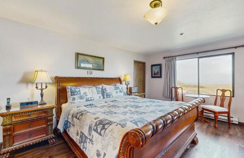 Oceanfront Home - Stunning Views & Private Hot Tub - Foto 16