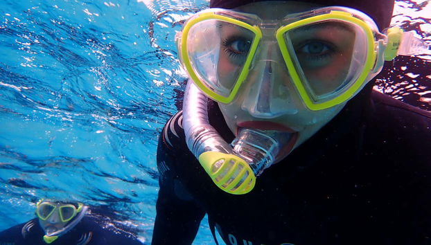 Snorkel en la Reserva Marina Cala Delta - Foto 2, Disfrutando de la actividad de snorkel