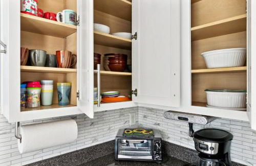 Modern 6BR Haven with Playroom, Gym & Deck! home - Photo 22