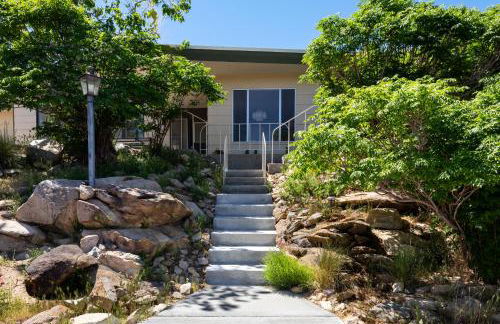 Casa Rocosa I Midcentury Home on 5 Private Acres Near Park - Foto 59