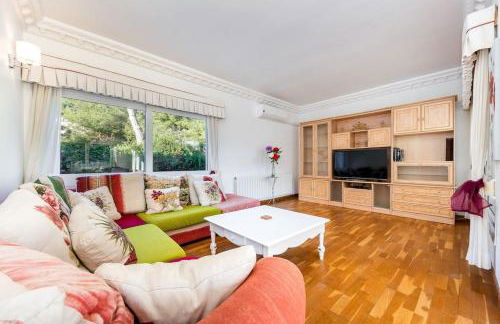 Entire Large Villa next to Award-winning beach - Foto 26