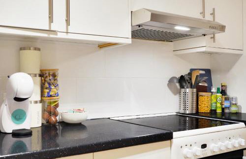 Luxury 3-Bed Apartment with Private Garden En-Suites & Underground Parking Prime NW6 London Location - Foto 15