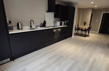 #23 Lux stylish 2 bed 2 bath with balcony NEC n12 - Sleeps 4 - "Perfect for contractors and Families - Free Parking" - Foto 21