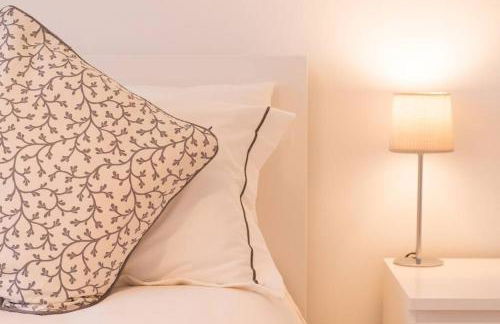 New stylish 4 bed house moments from Clacton beach - Foto 1