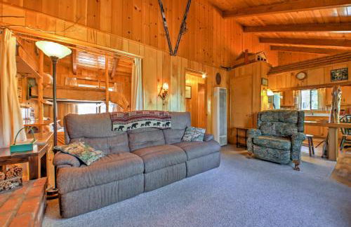Big Bear Lake Cabin with Deck about 7 Mi to Ski Slopes! - Foto 4