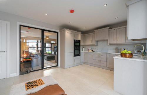 Modern Entire Home steps from the Train Station - Foto 12