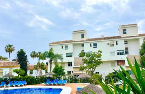 Beach Retreat 2 BR Apartment - Photo 29