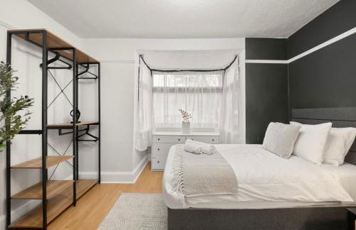 Acton 4BR House I Contractors I Families I Parking - Foto 9